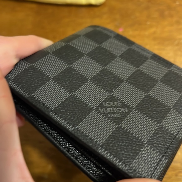 Louis Vuitton mirror image - Picture 6 of 9